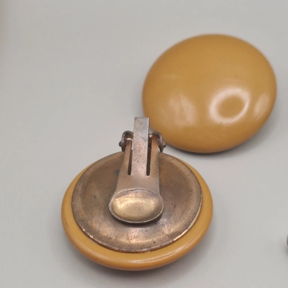 Vintage Clip-On & Screw-Back Earring Bundle – Sarah Coventry, Avon, LA Segal+ - Picture 4 of 16